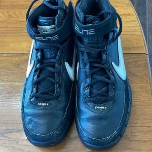 Nike Elite , size 10 basketball shoes.